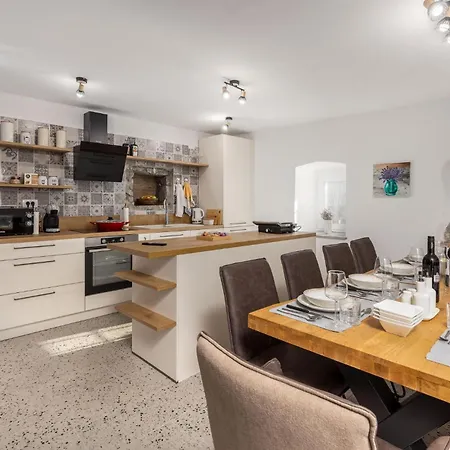 Pet Friendly In Semesterbostad Poljane