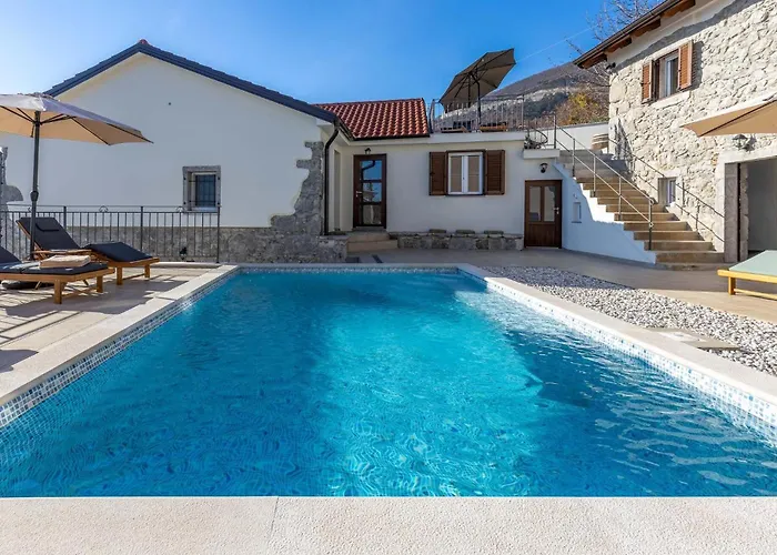 Pet Friendly In Semesterbostad Poljane