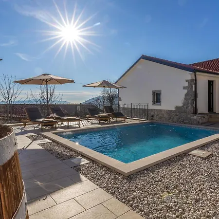 Pet Friendly In Poljane